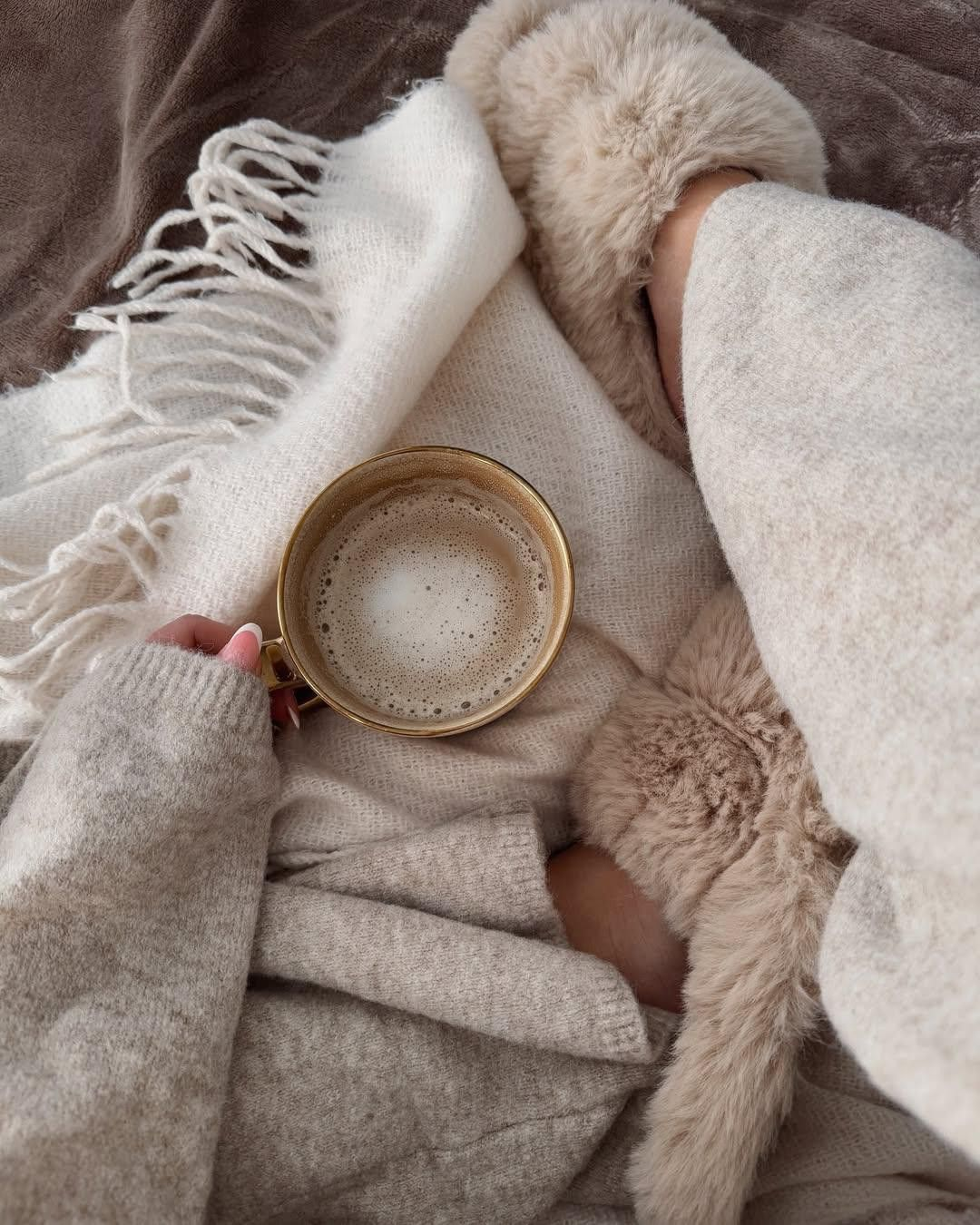 5 Cozy Girl Essentials for a Soft-Living Sanctuary